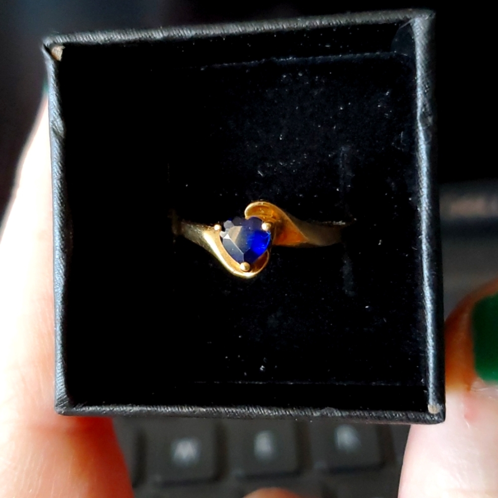 Sapphire ring in 10k yellow gold size 9